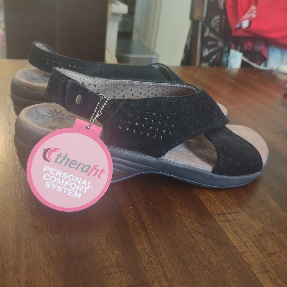 NWT Therafit Footwear black walking sandals - size 8
